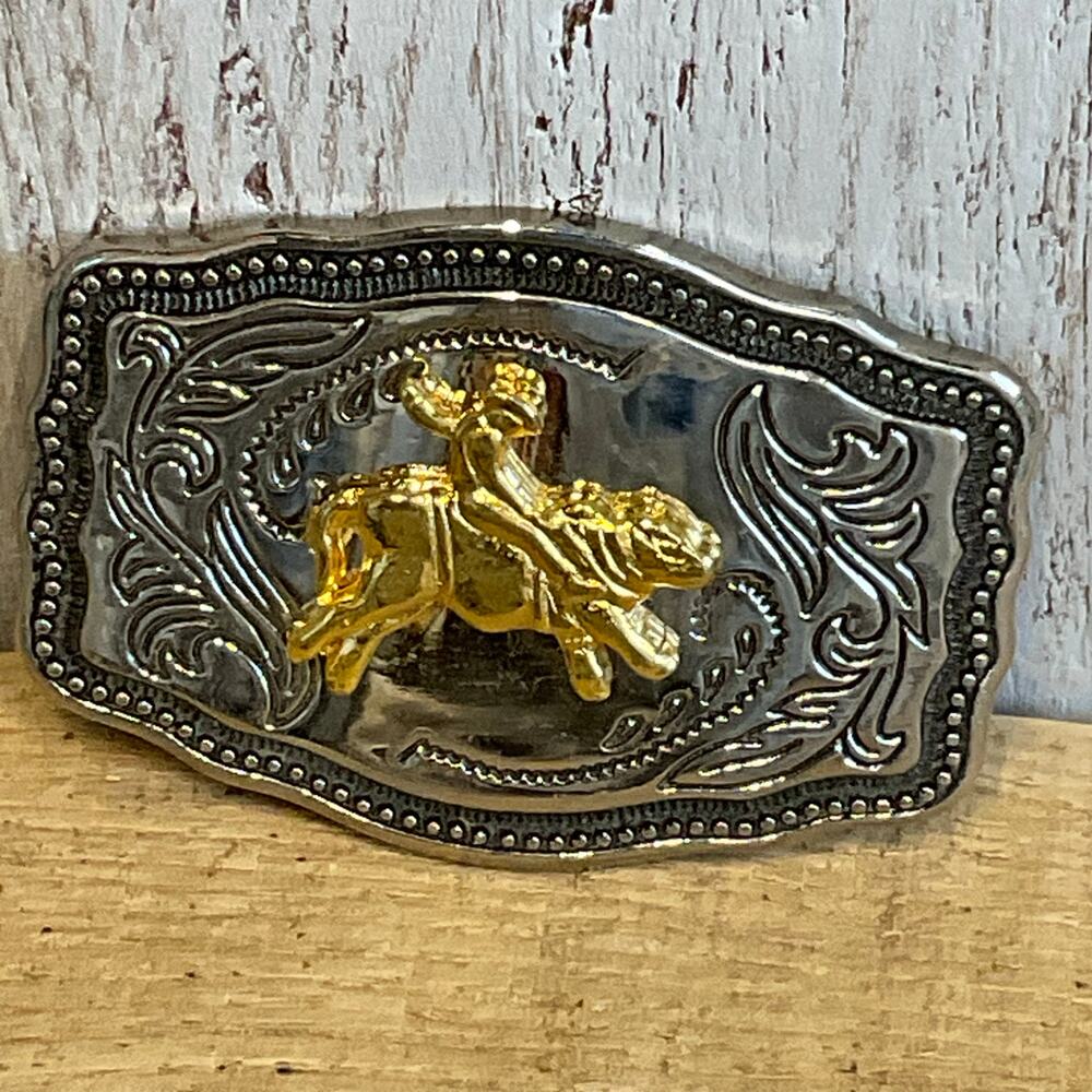 Western Bull Riding Belt Buckle Ladies Bull Riding Goldtone‎ on Silvertone